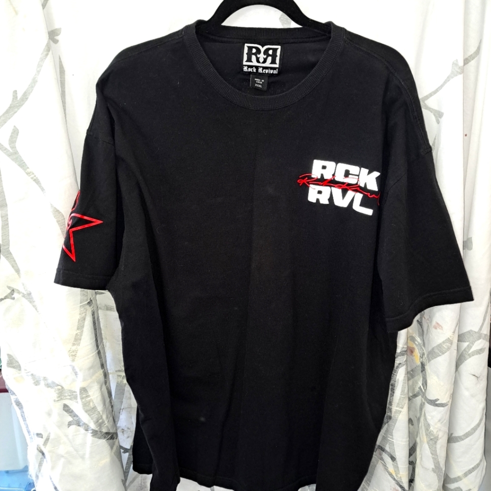 Black tee shirt